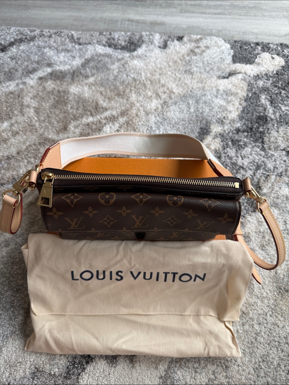 Louis Vuitton Monogram Canvas Brown Crossbody with Natural Vachetta Trim - Picture 2 of 16